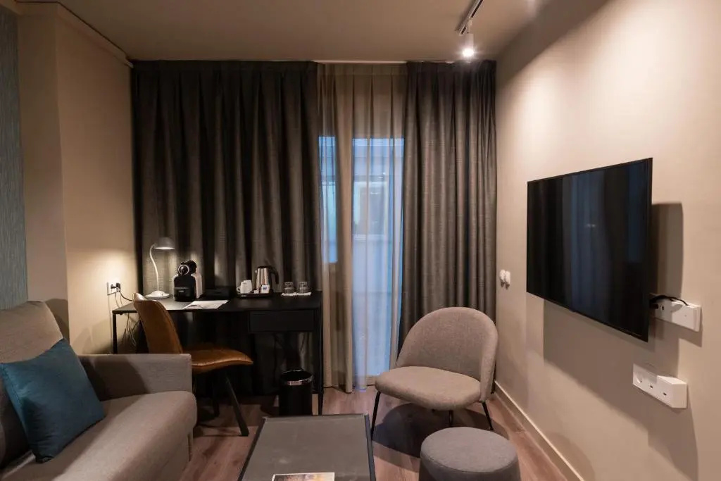 Atenea Rekord Suites Barcelona - Chambres