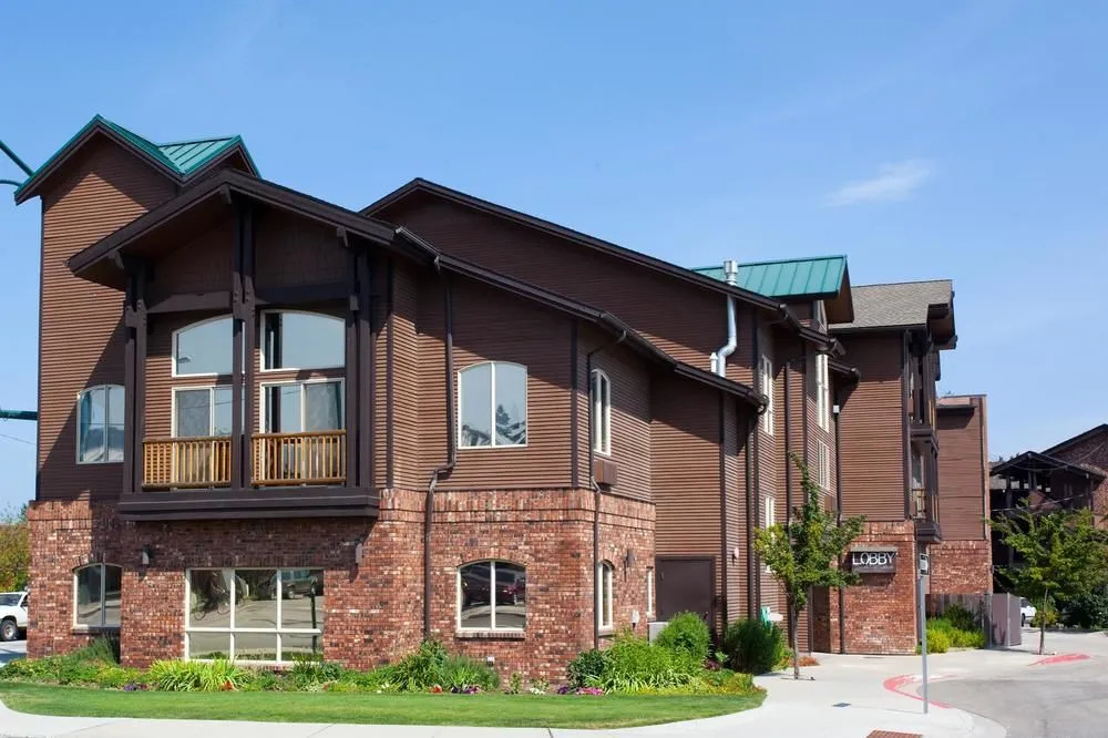 Cedar Street Hotel And Suites