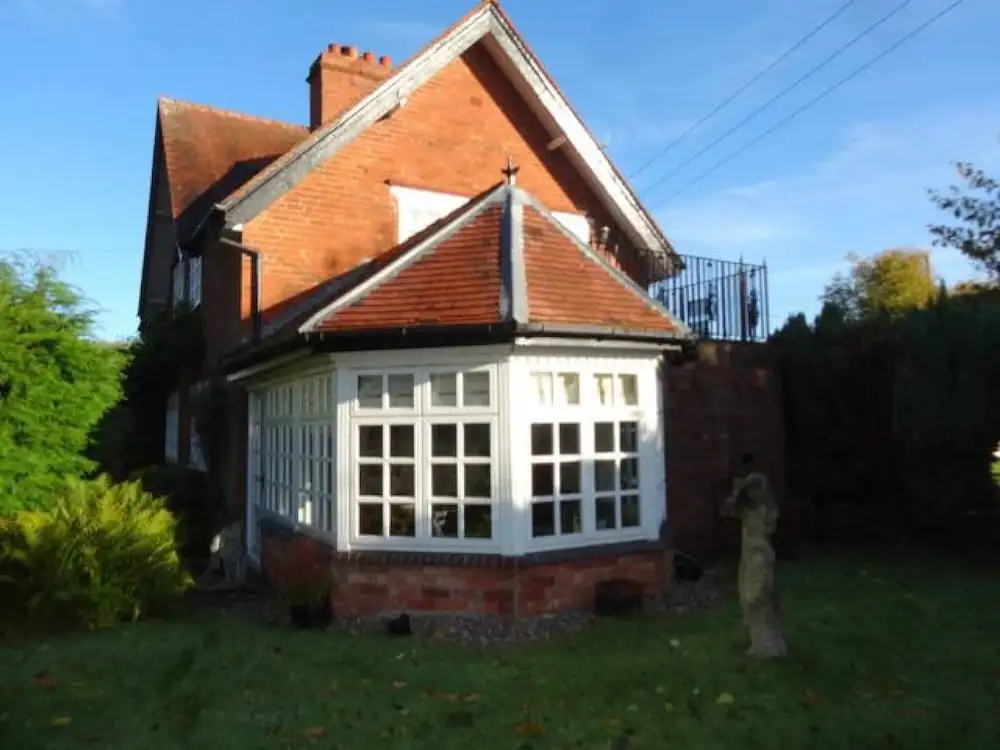 Beautiful Country Cottage for up to 8 people