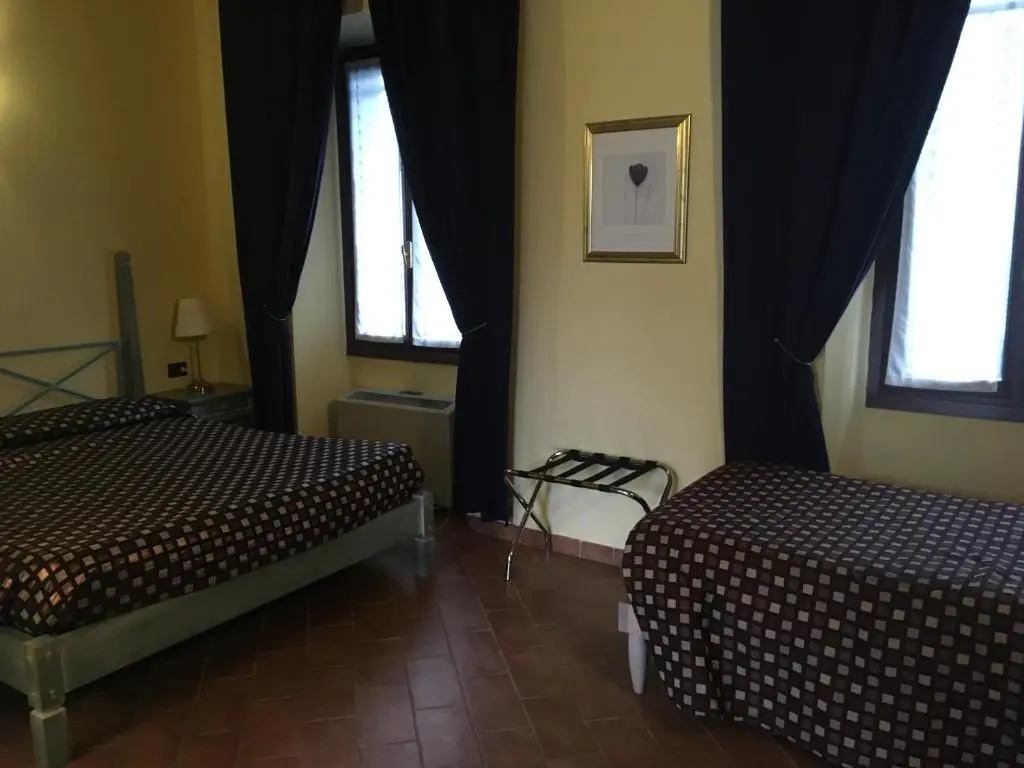 Standard Triple room