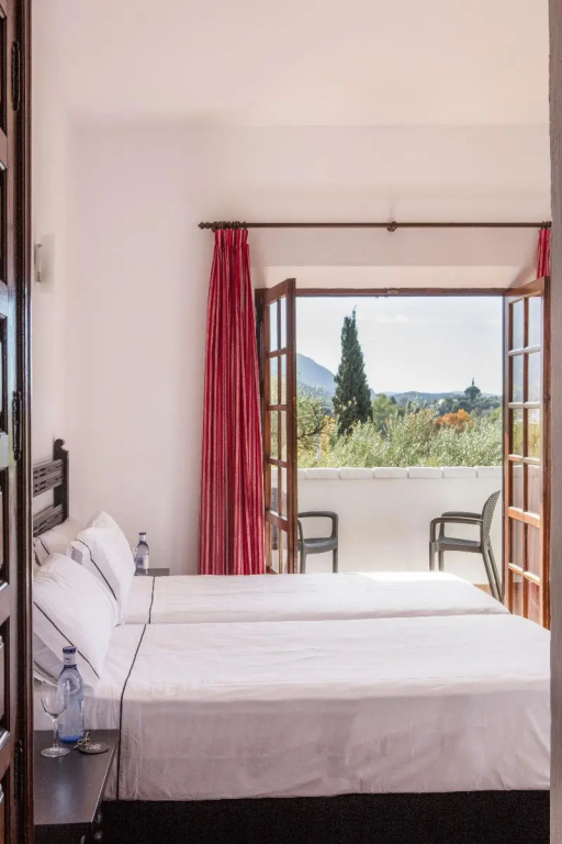 Standard Double room with balcony (full double bed)