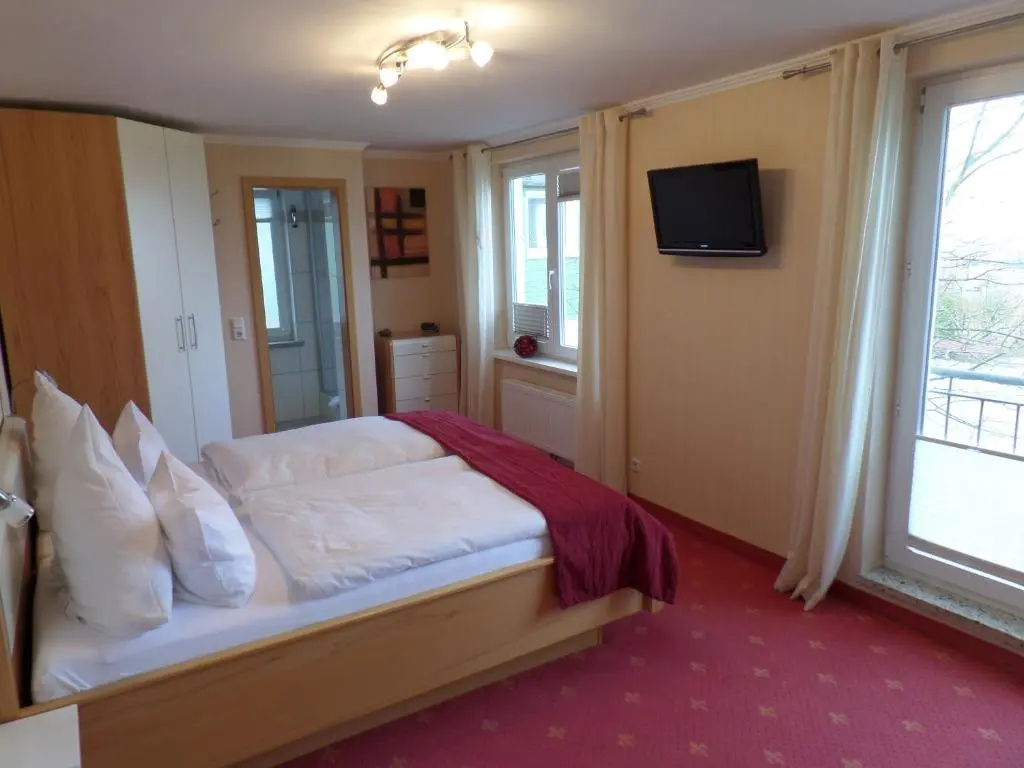 Standard Double room with sea view (full double bed)