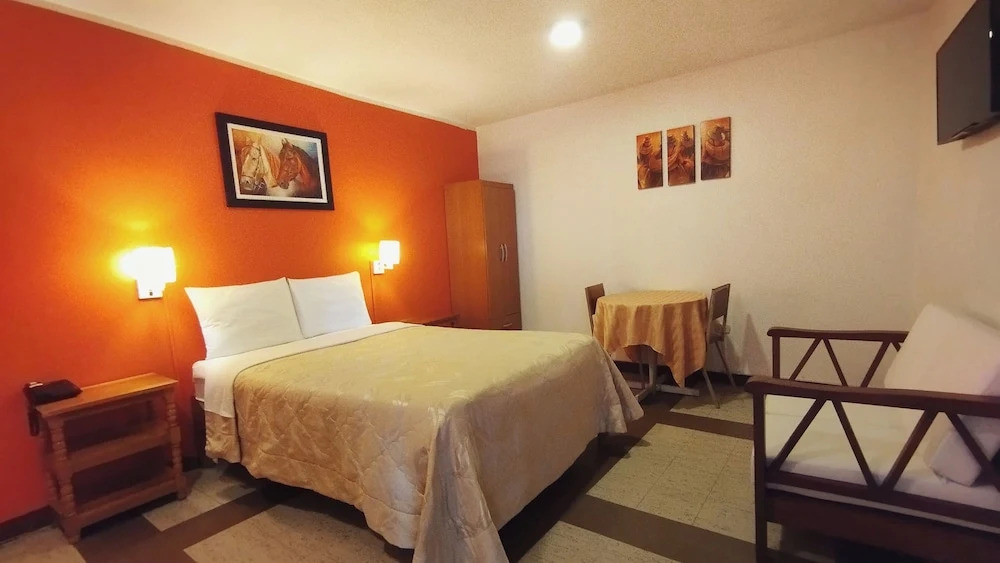 Hotel Yañez Inn — фото 6