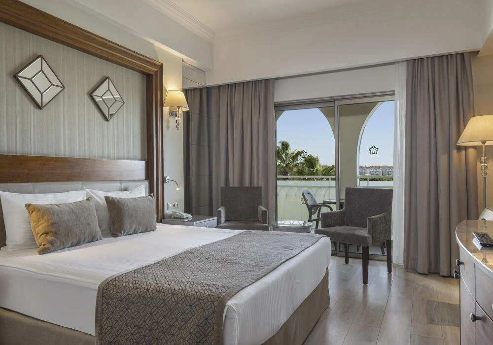 Standard Double room with land view (full double bed)
