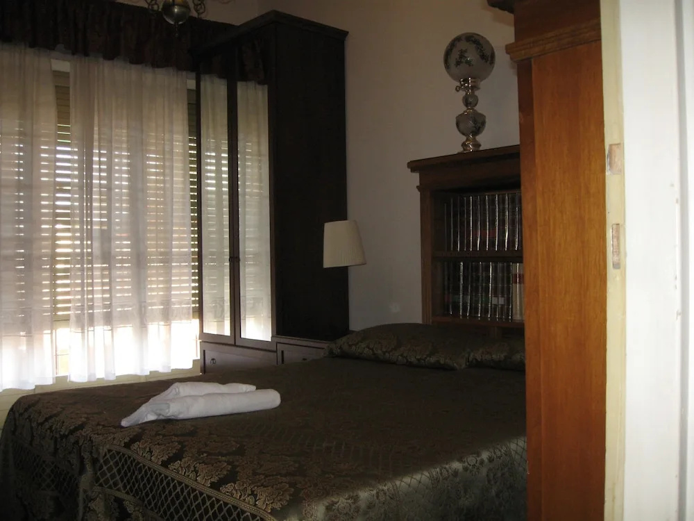 Standard Double room with balcony (full double bed)