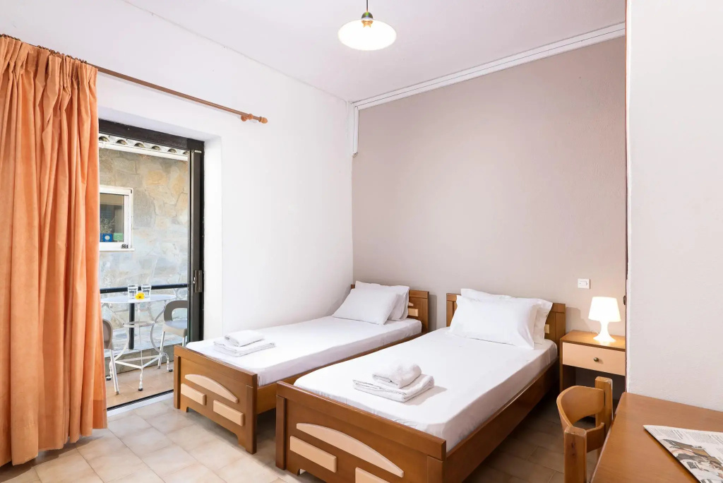 Double Studio (twin beds)