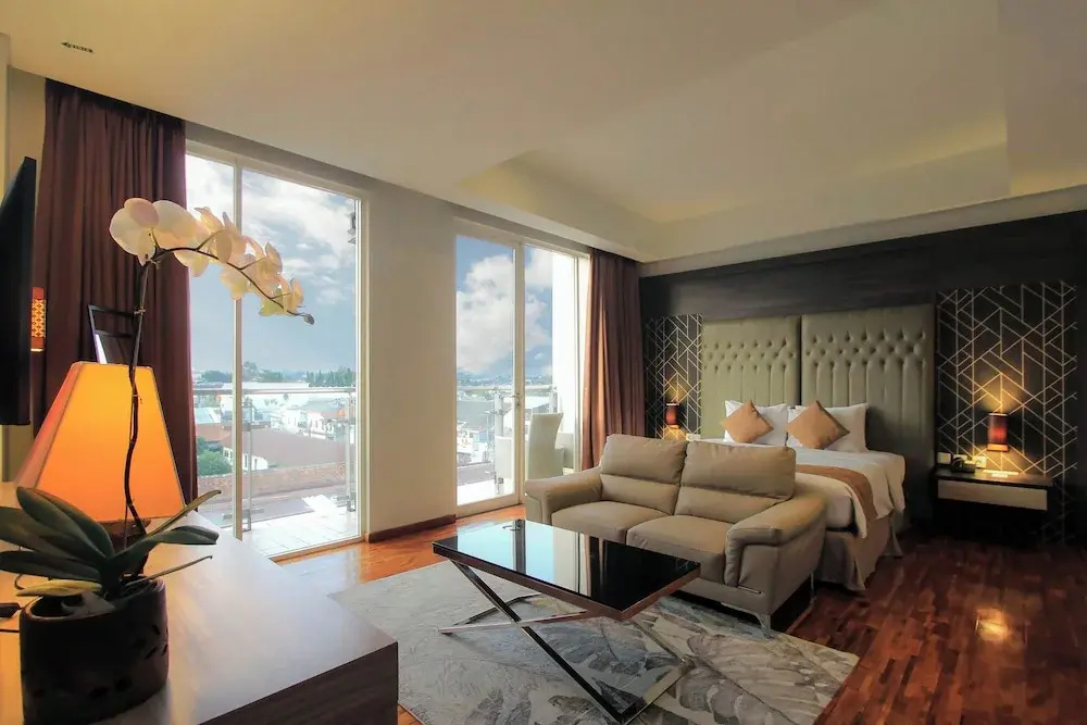 Executive Double Suite with balcony (full double bed)