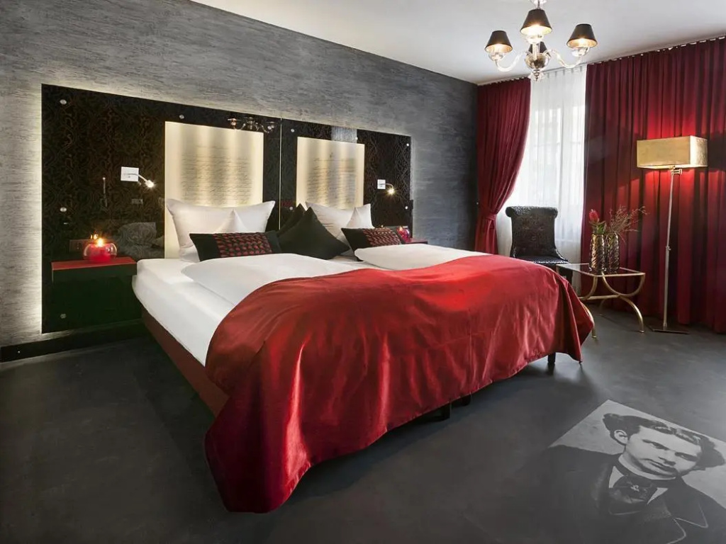 Medium Motto Double room (full double bed)