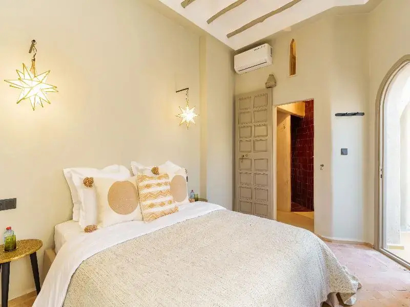 Superior Double room with balcony (full double bed)
