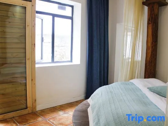 2 Bedrooms Suite with pool view
