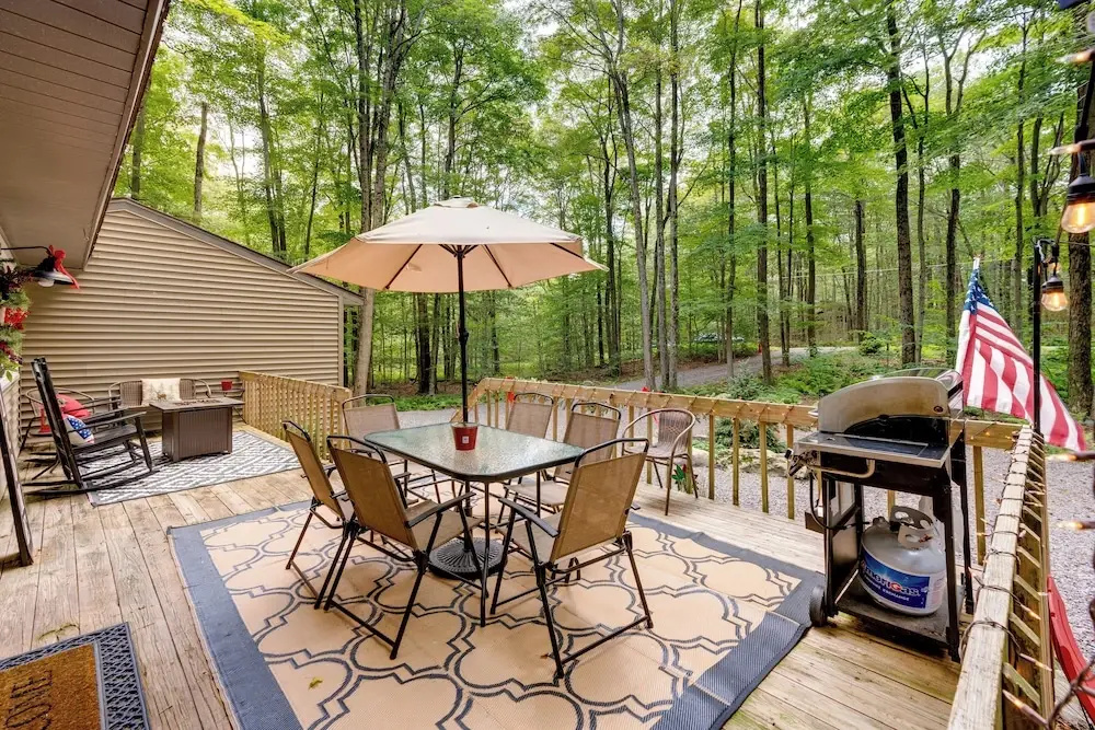 1 Mi to Gouldsboro State Park: Cabin w/ Deck!