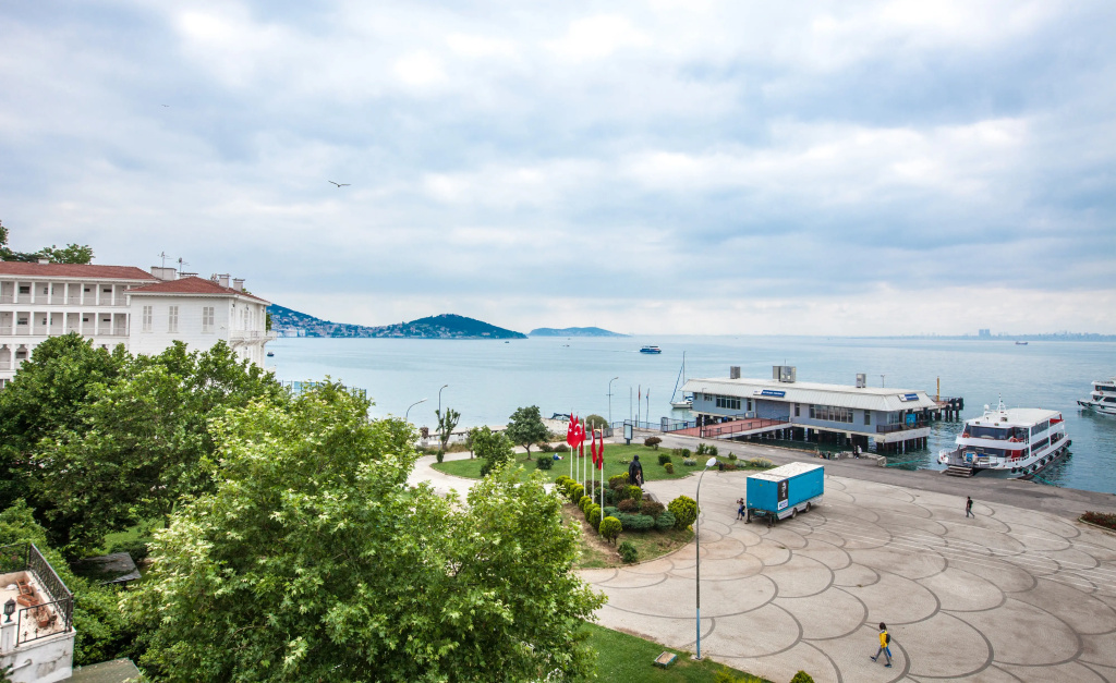 Beach & Waterfront