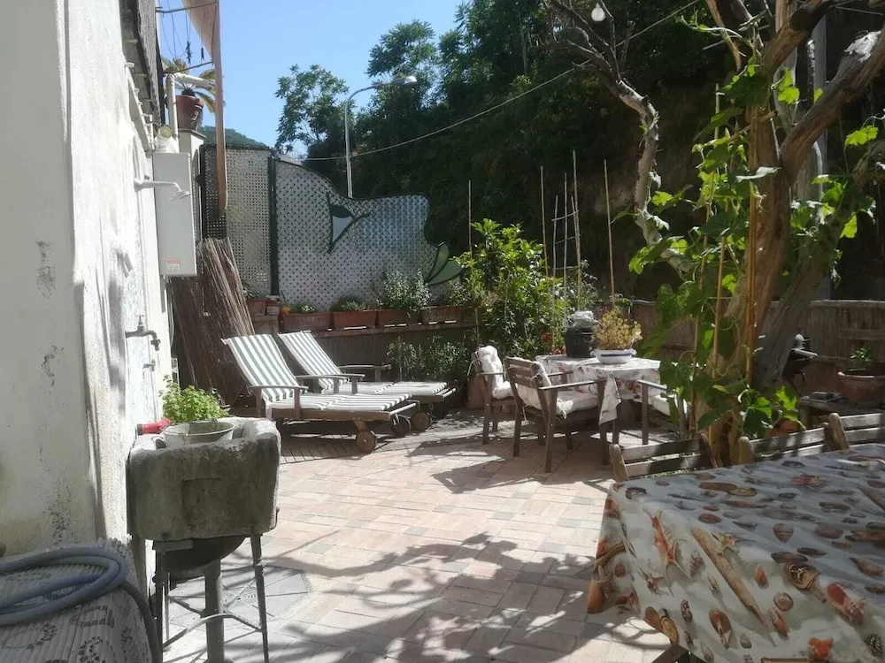2 Rooms With Bathroom, Kitchen And Walk-in Closet With Independent Entrance
