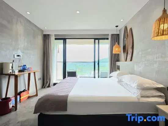 Standard Double room with balcony and with ocean view (full double bed)