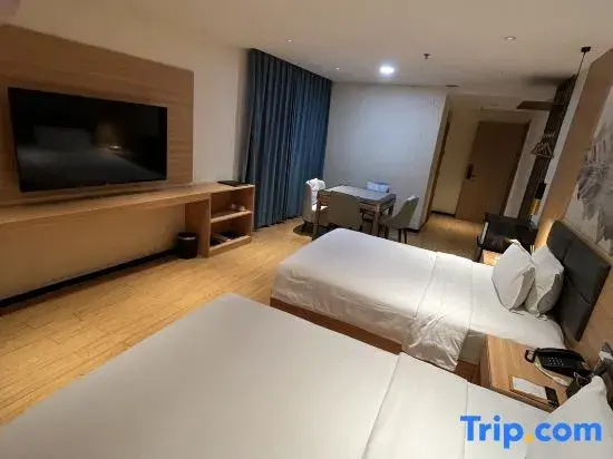 Deluxe Double room (full double bed)