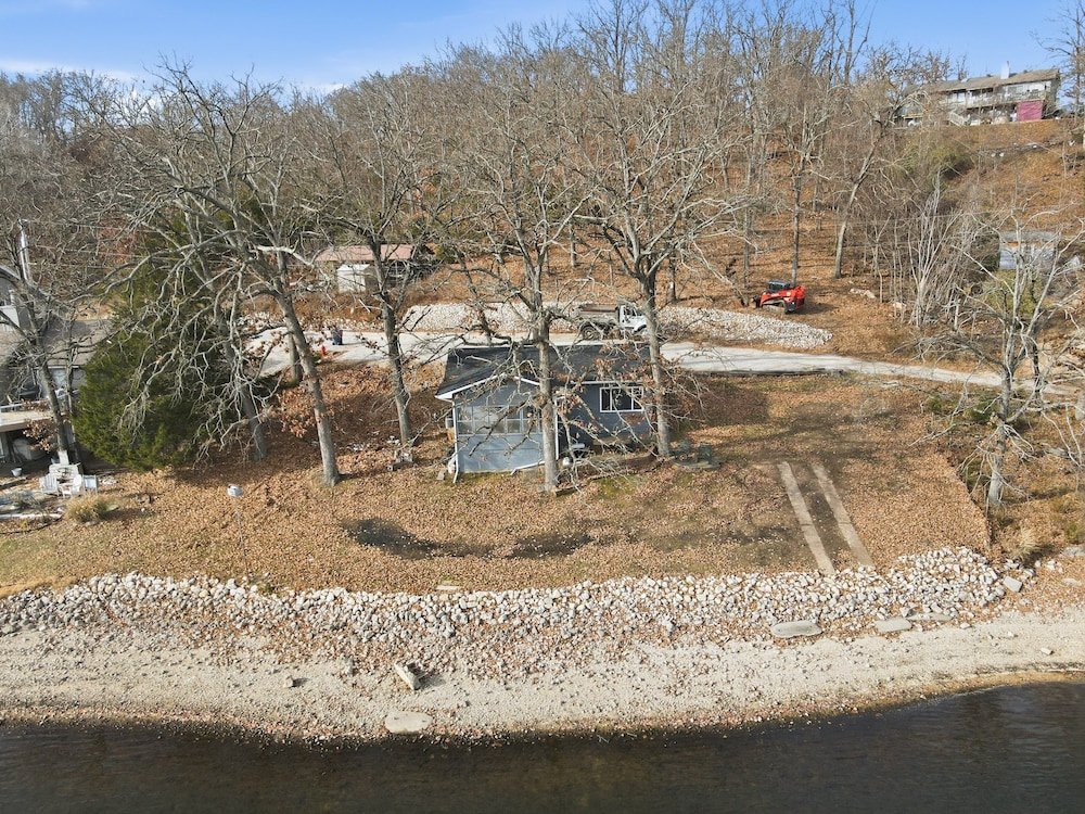 Charming & Cozy Waterfront Cabin at 21mm Near Shorty Pants