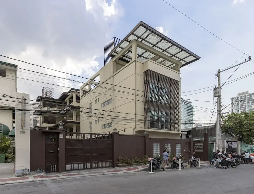 City Smiles Apartelle by OYO Rooms