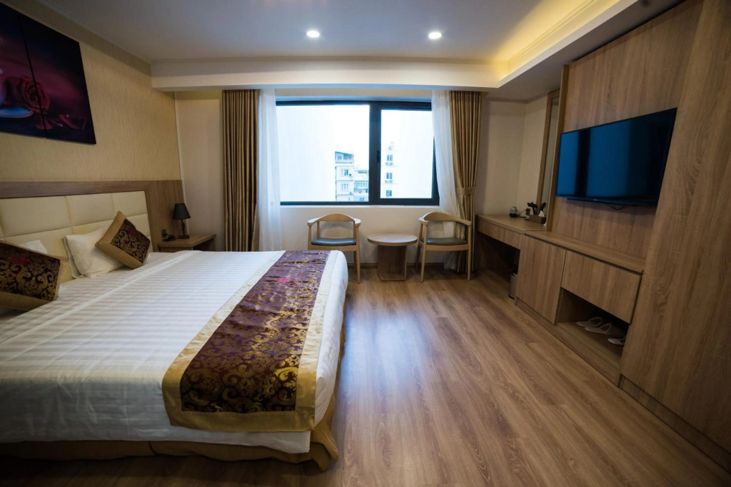 Ruby Hotel — 3