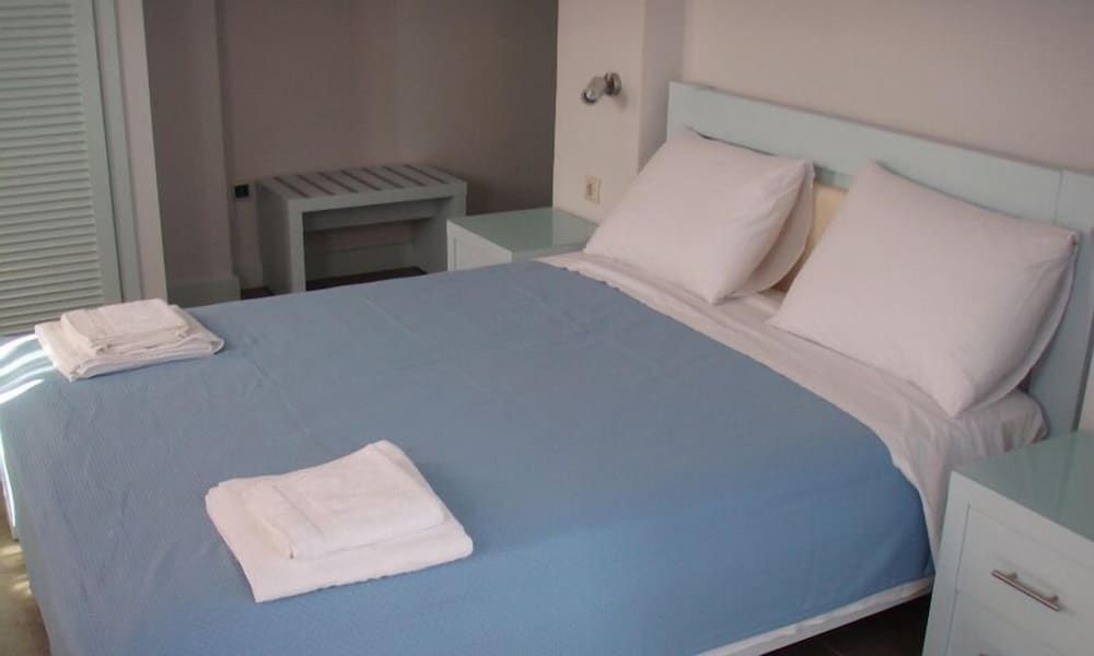 Hotel Phoenix — 4