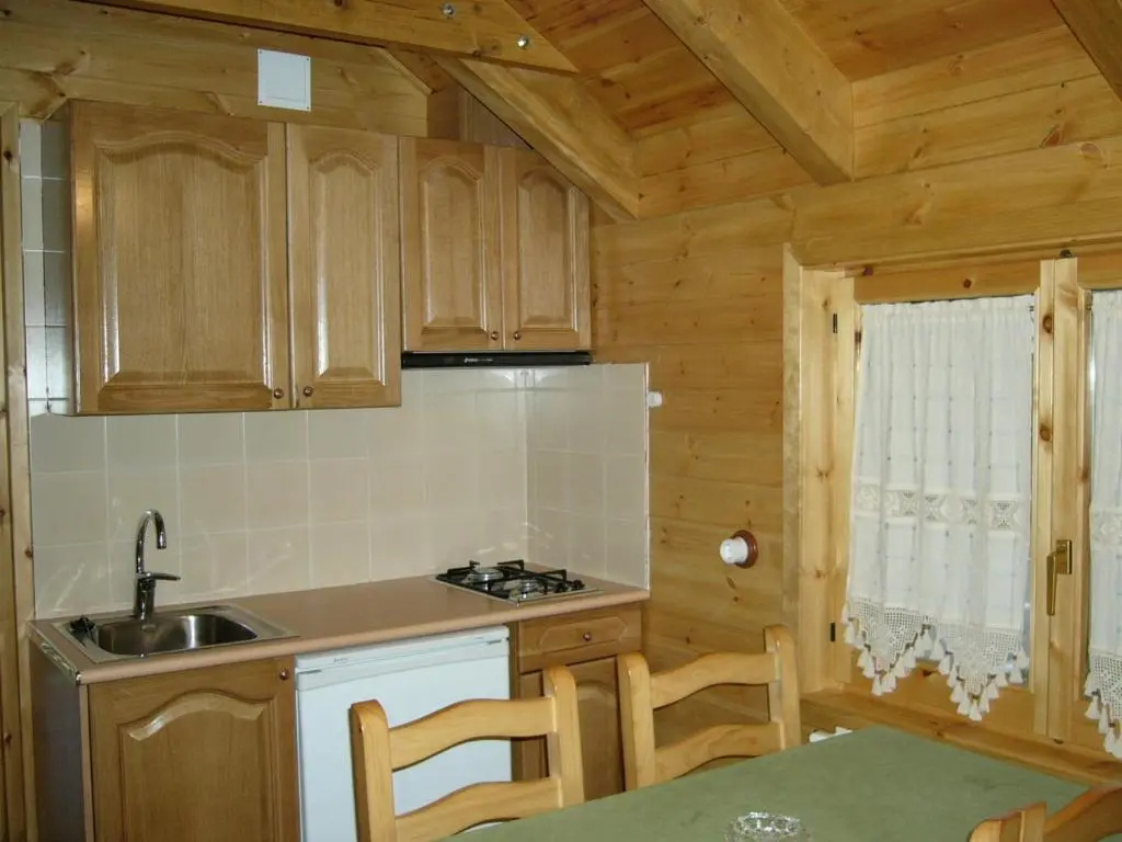 2 Bedrooms Bungalow