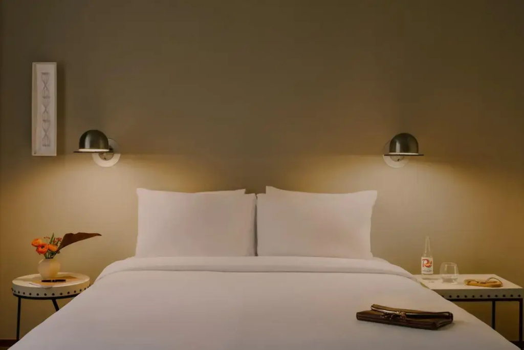 Double room (full double bed)