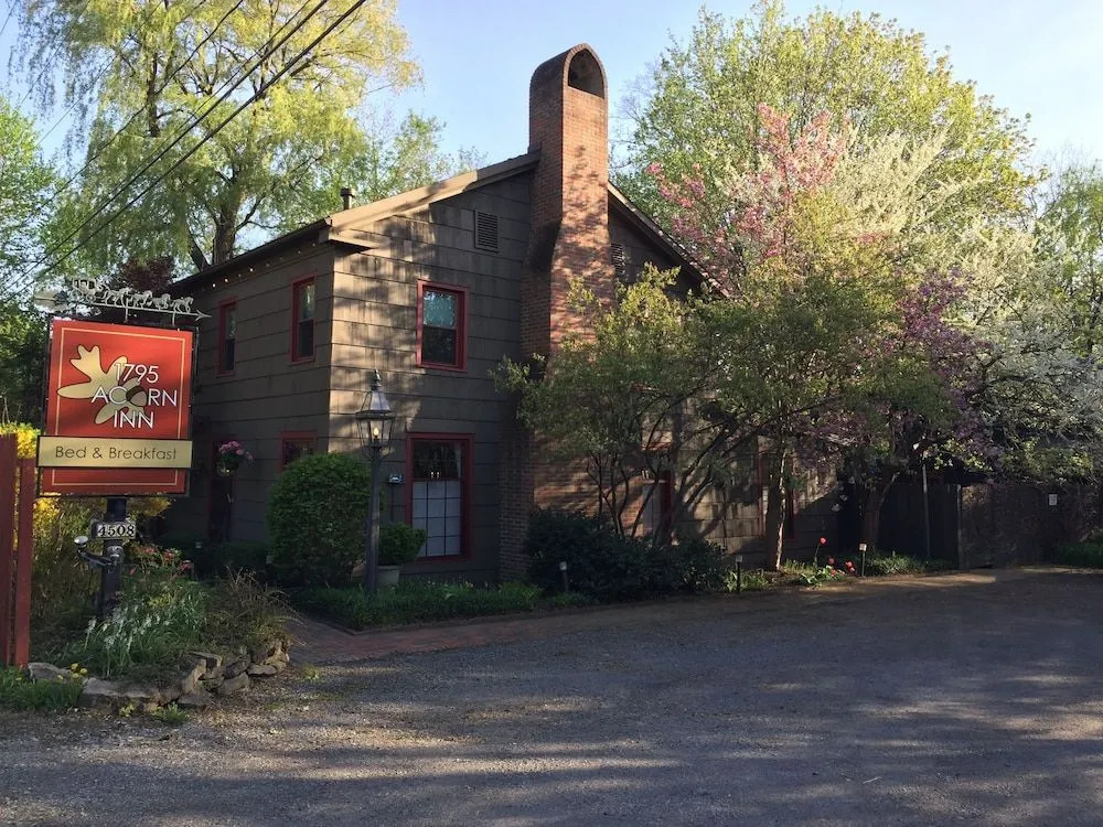 1795 Acorn Inn B&B