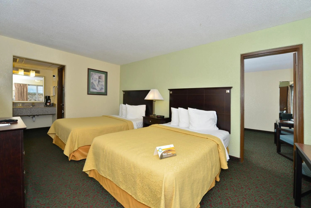 Quality Inn Huntingburg - Jasper — 4