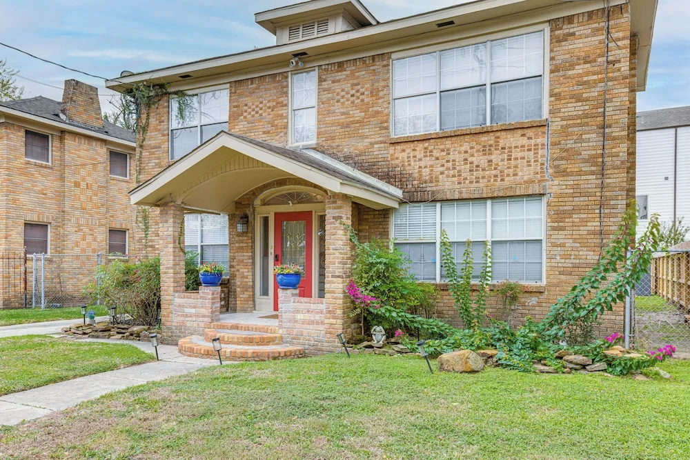 < 1 Mi to Houston Museum District: Convenient Apt!