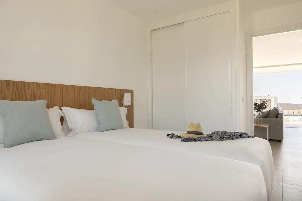 2 Bedrooms Apartment