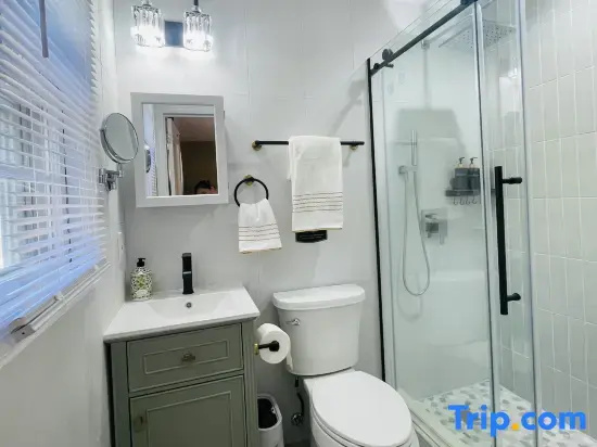 Elegant 3BR/2BA House in the Heart of Princeton + Free Parking