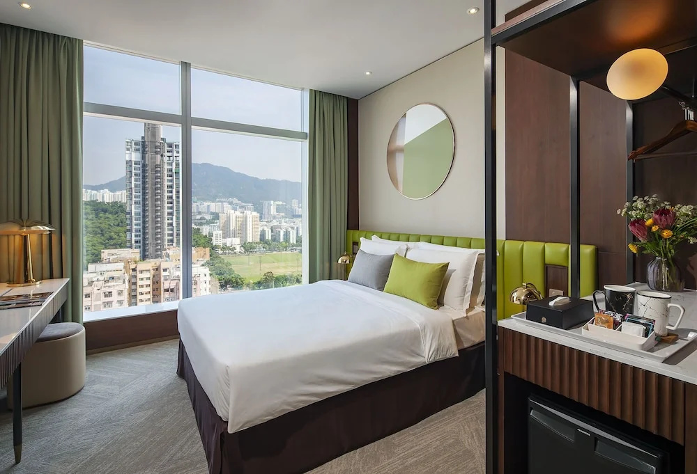 Classic Double room with city view (full double bed)