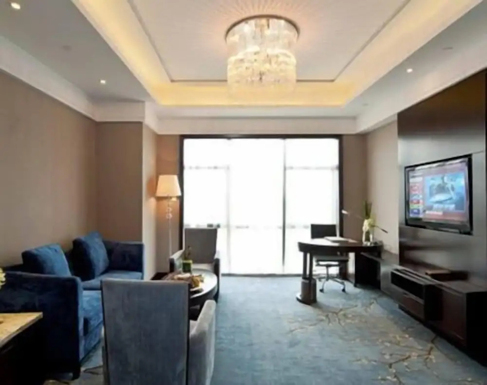Deluxe Double Suite (full double bed)