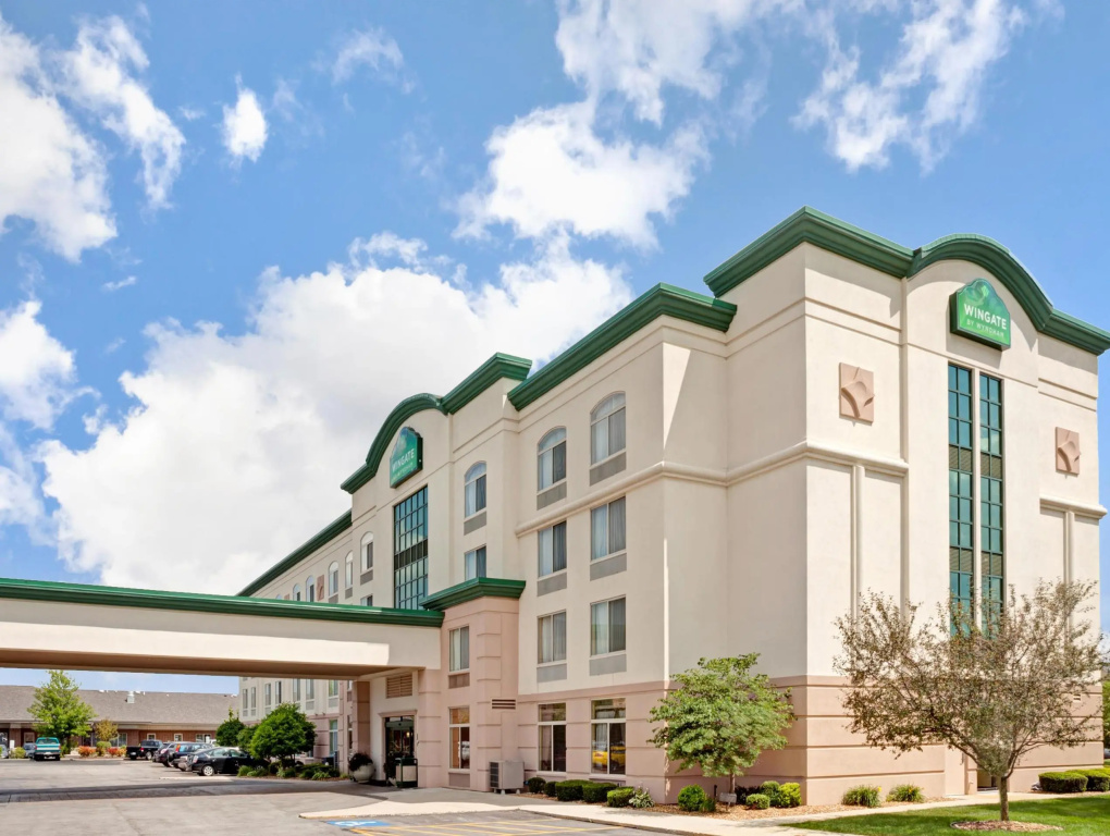Wingate by Wyndham Tinley Park - Tap to explore photos