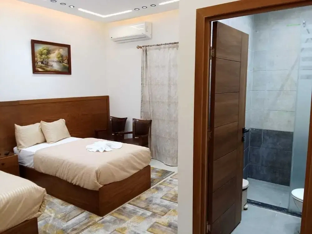 Deluxe Double room (full double bed)