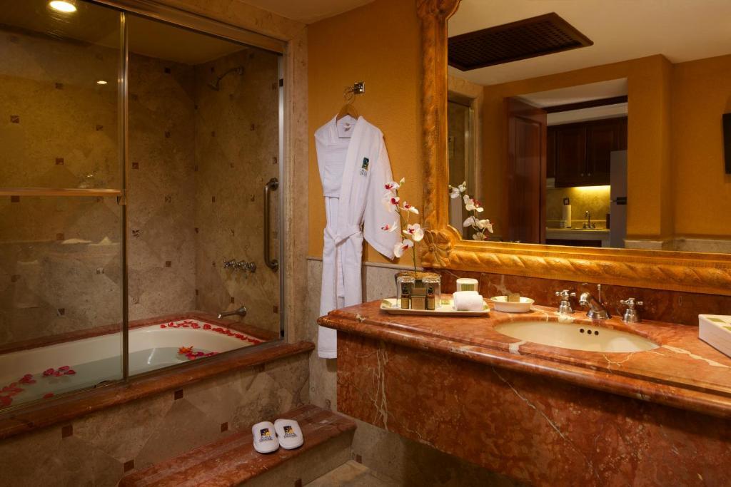 Полулюкс Deluxe в Playa Grande Resort & Grand Spa