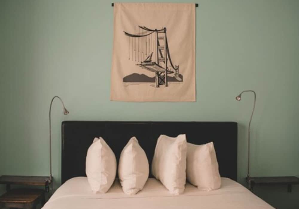 The Bartlett Hotel and Guesthouse — 4