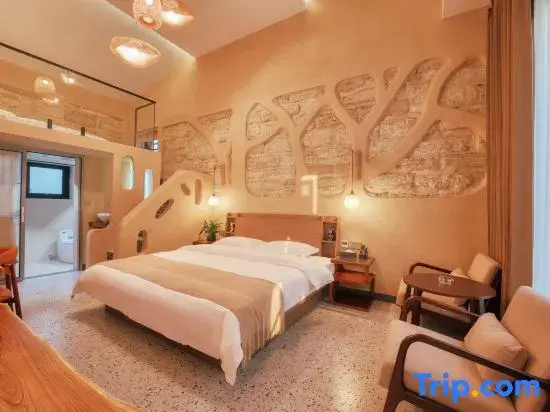 Island Shine Coral Stone Courtyard Hostel (Shell Beach Branch)