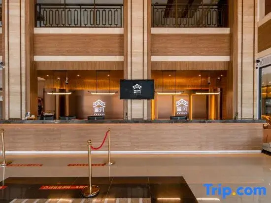 Xinzou Century Hotel (Fenghuang Plaza)