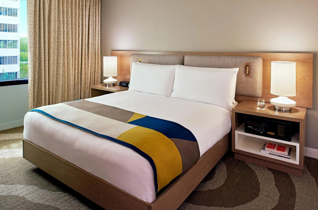 標準俱樂部房間，部分可欣賞海景。