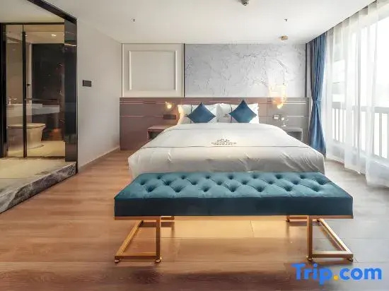 Standard Double room with city view (full double bed)