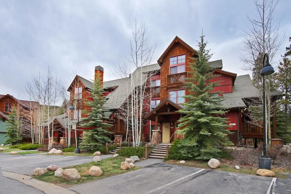 1842 Seasons Townhome by RedAwning