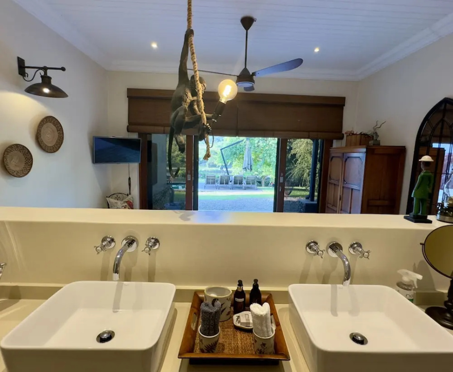 2 Bedrooms Luxury Cottage with river view twin beds