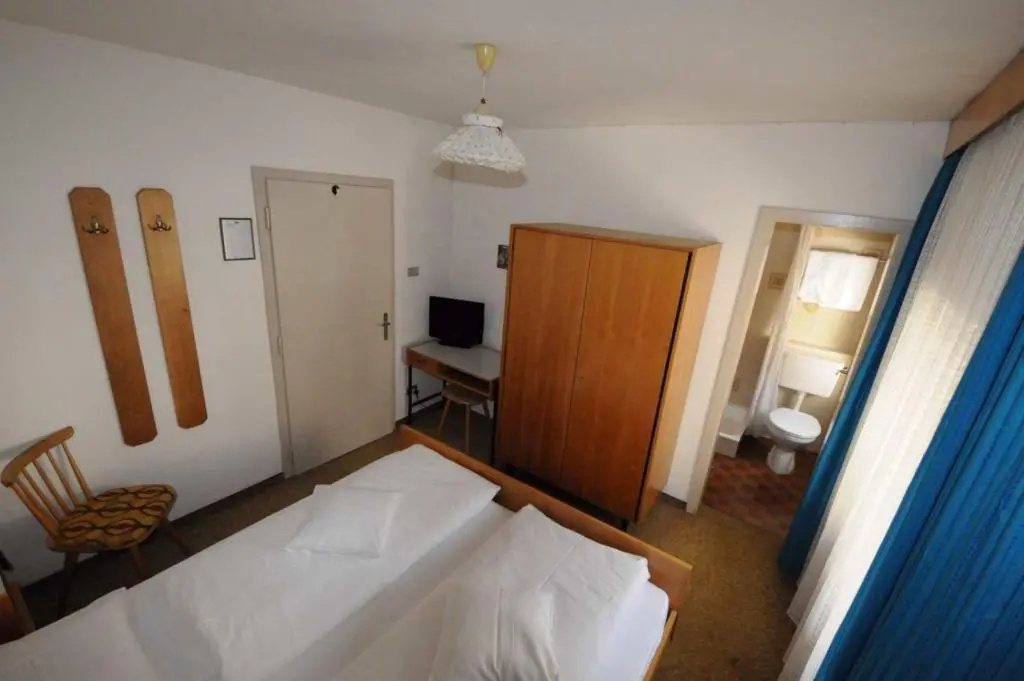 Economy room