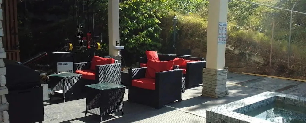 Wayne's Amazing Villa 4