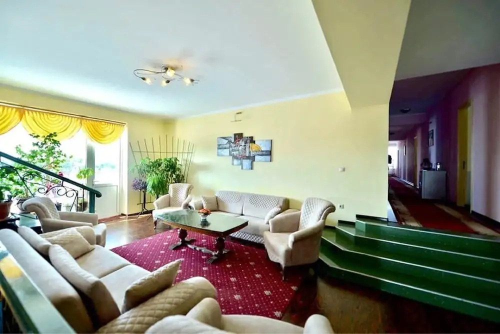 Lobby & Reception