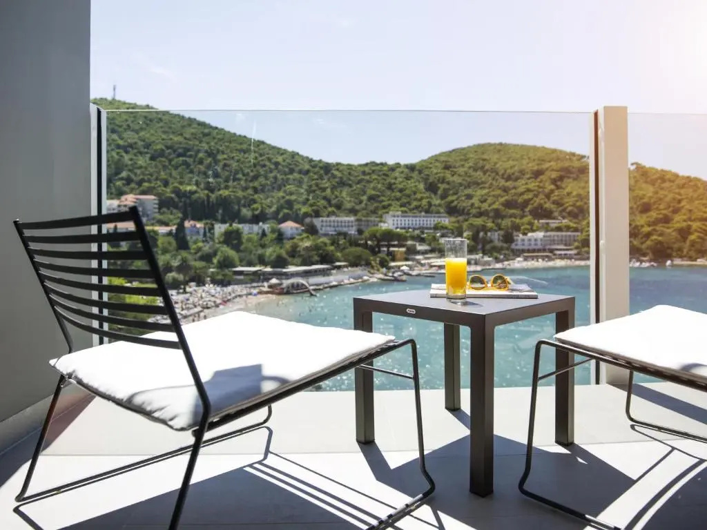 Superior Double room with balcony and with sea view (full double bed)