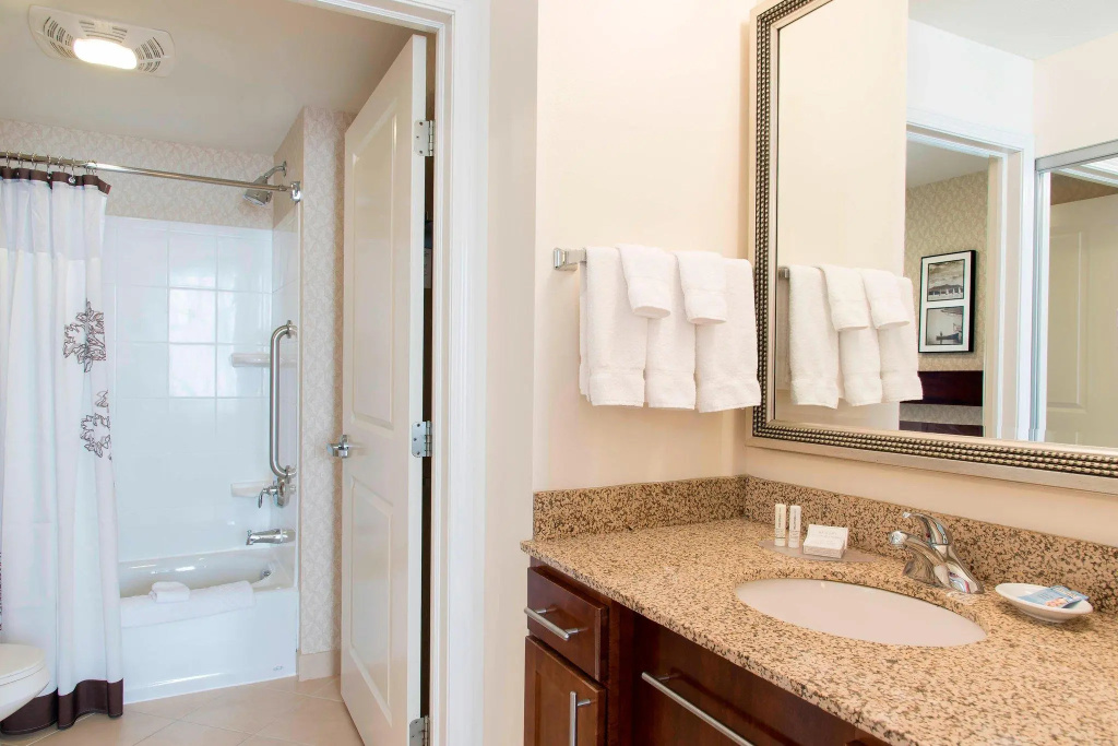 1 Bedroom Double Suite (full double bed)