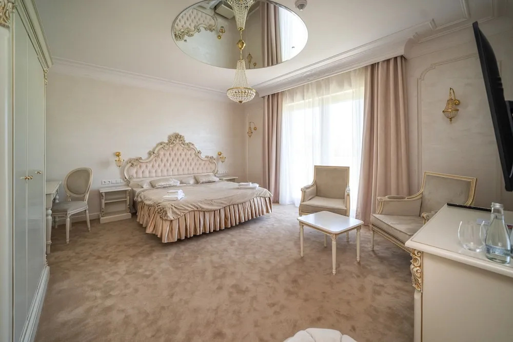 Superior Double room with balcony (full double bed)