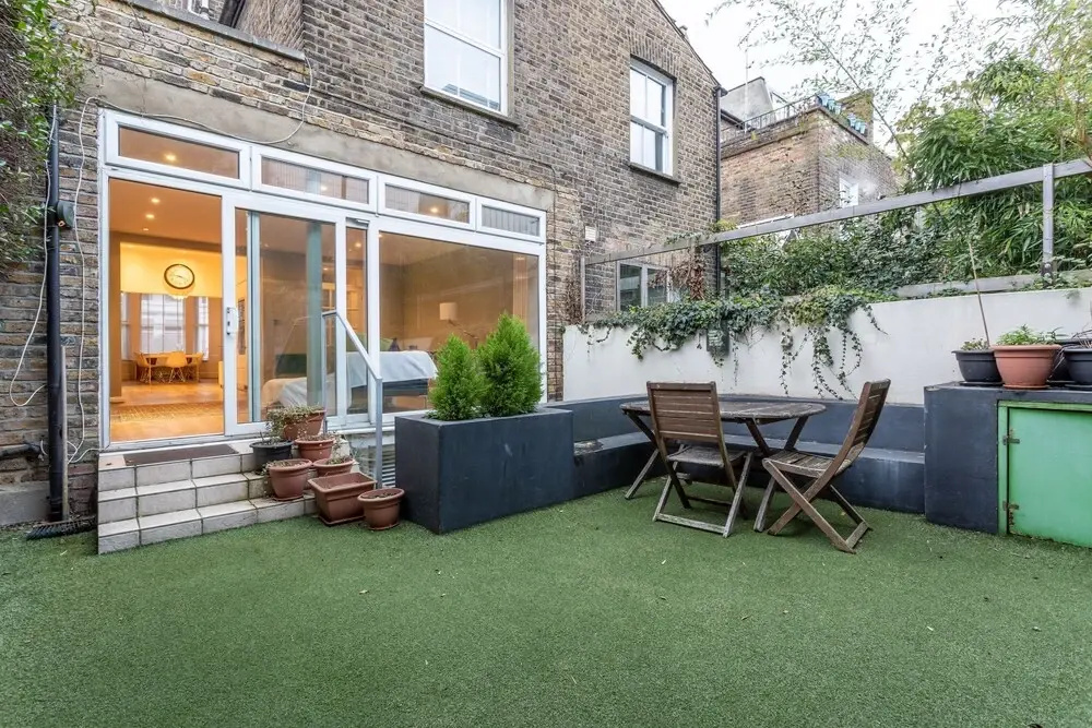 Beautiful 4 Bedroom London Riverside House