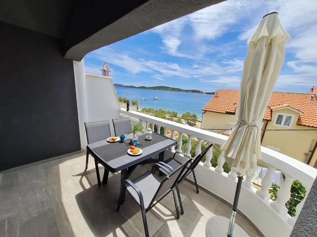 Apartment with sea view